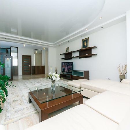3 Комнатные Апартаменты В Центре Печерска Kiew Exterior foto