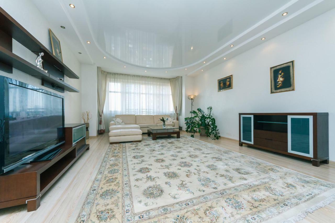 3 Комнатные Апартаменты В Центре Печерска Kiew Exterior foto