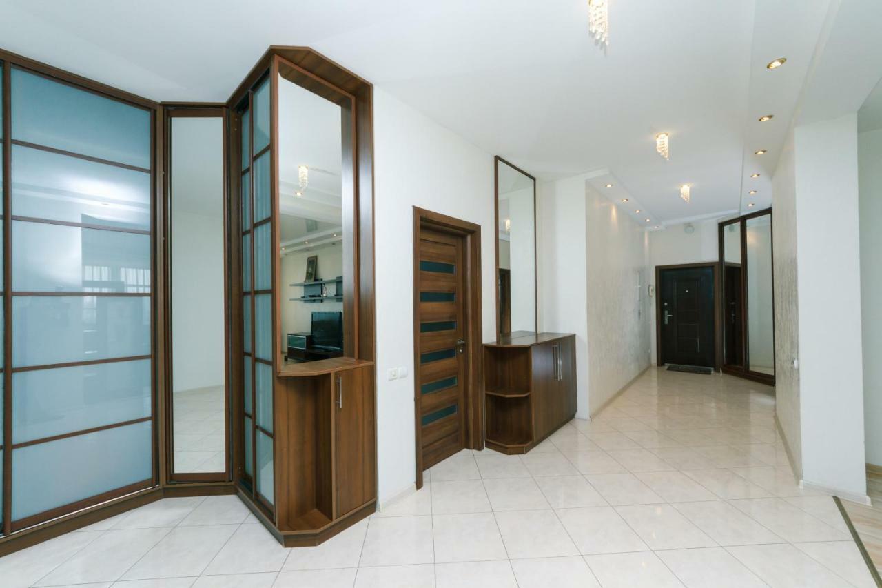 3 Комнатные Апартаменты В Центре Печерска Kiew Exterior foto