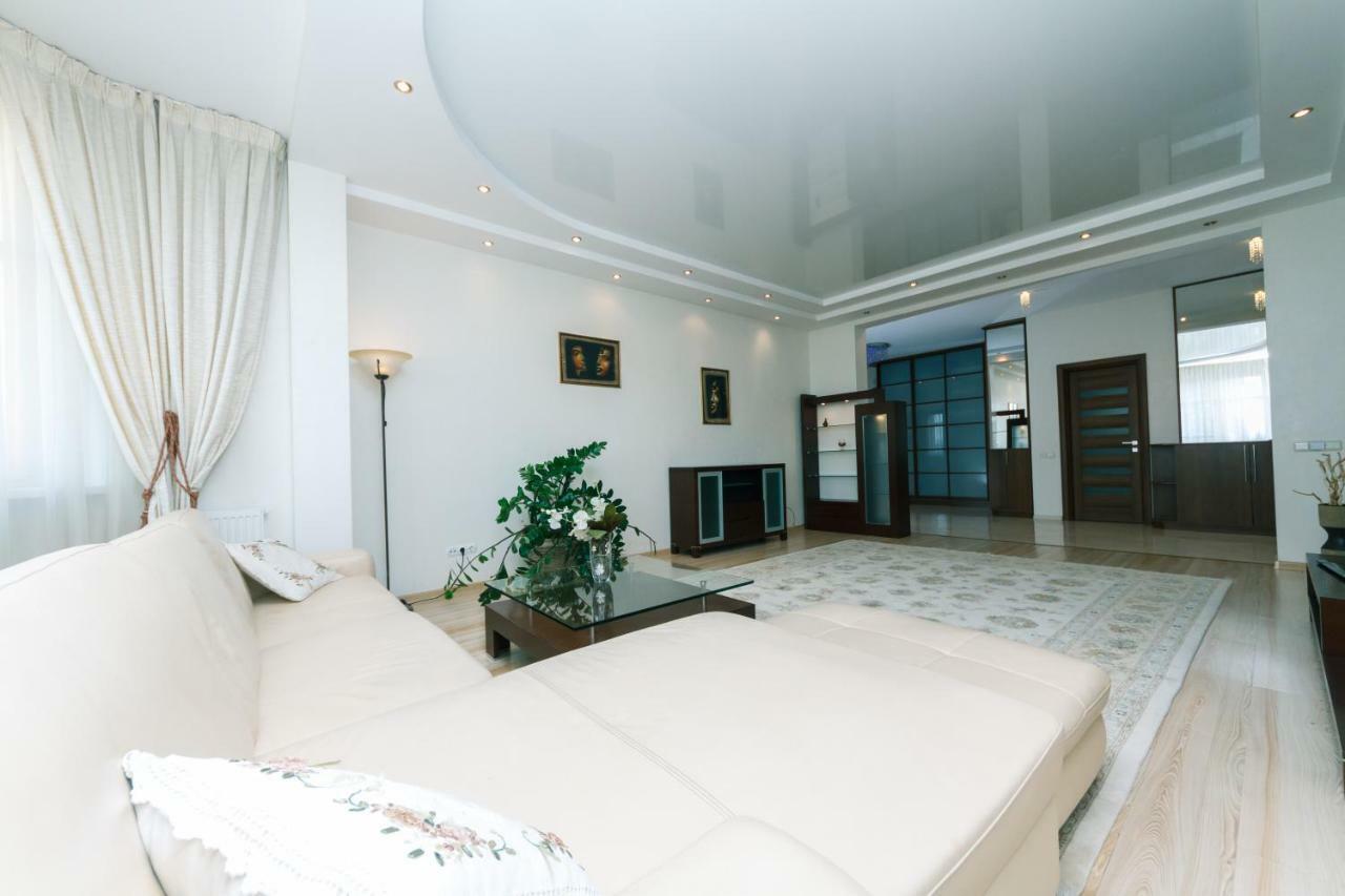 3 Комнатные Апартаменты В Центре Печерска Kiew Exterior foto