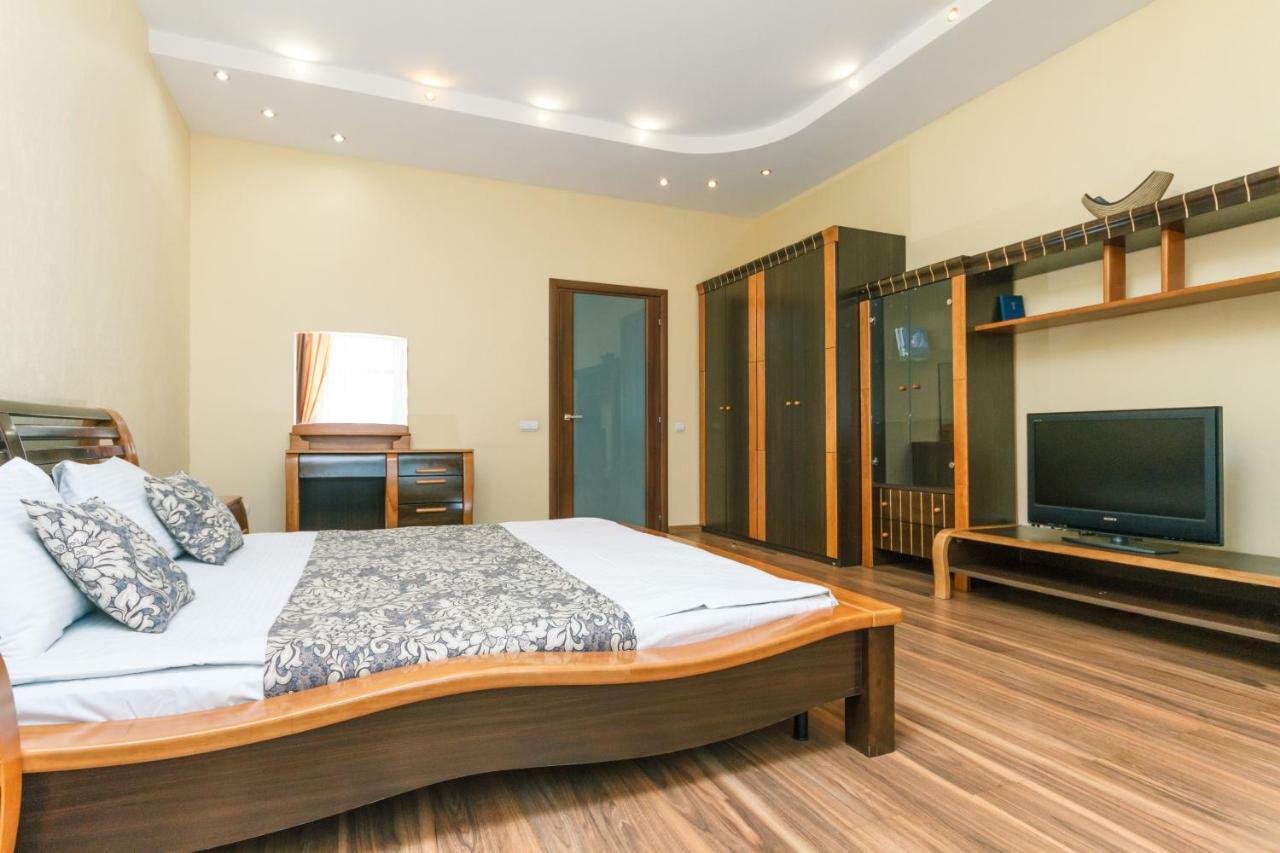 3 Комнатные Апартаменты В Центре Печерска Kiew Exterior foto