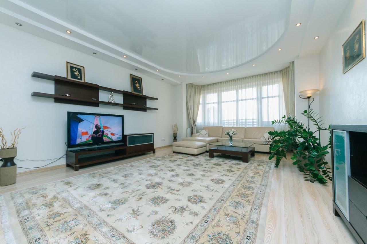 3 Комнатные Апартаменты В Центре Печерска Kiew Exterior foto