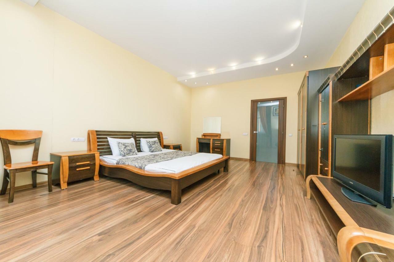 3 Комнатные Апартаменты В Центре Печерска Kiew Exterior foto