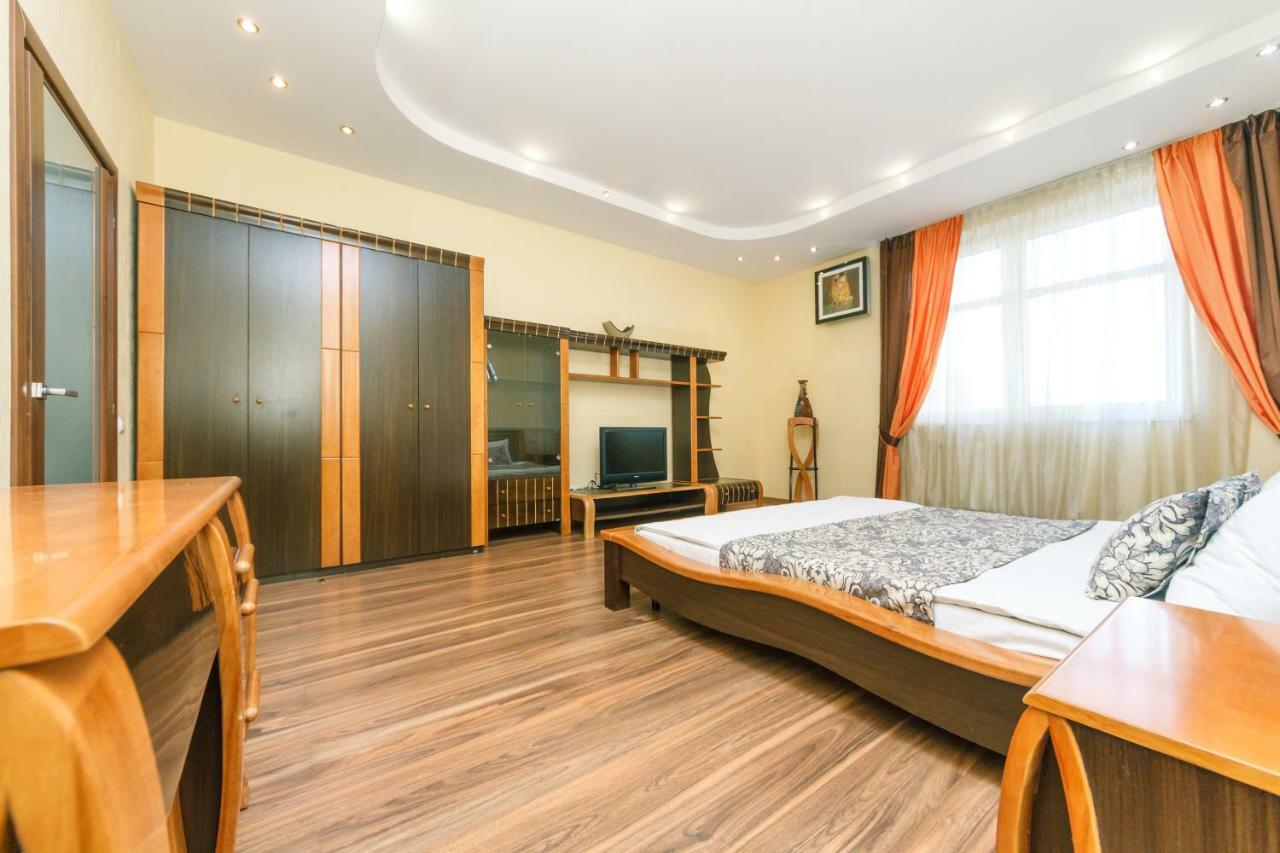 3 Комнатные Апартаменты В Центре Печерска Kiew Exterior foto
