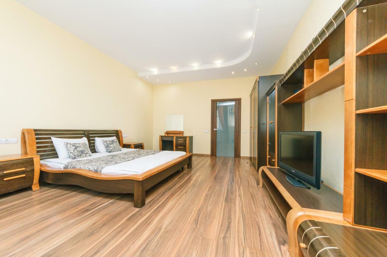 3 Комнатные Апартаменты В Центре Печерска Kiew Exterior foto
